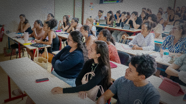 Des étudiants de M1 et M2 écoutent attentivement le discours de rentrée du directeur de l'INSPE. - Rentrée 2024-2025